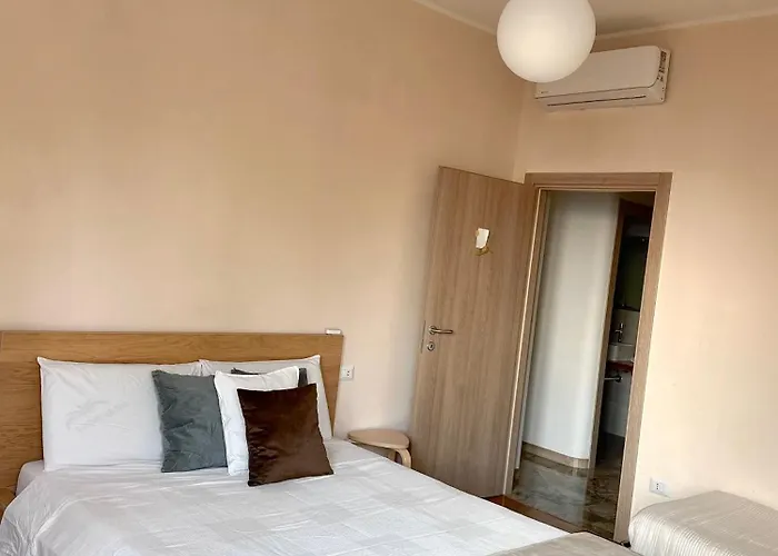 Casa Ling -ac - Parking-2bathrooms לינה וארוחת בוקר קומו